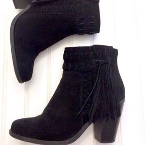 Jessica Simpson Chassie Bootie in Black